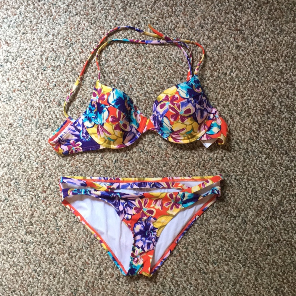 URBAN OUTFITTERS FLORAL PRINT BIKINI